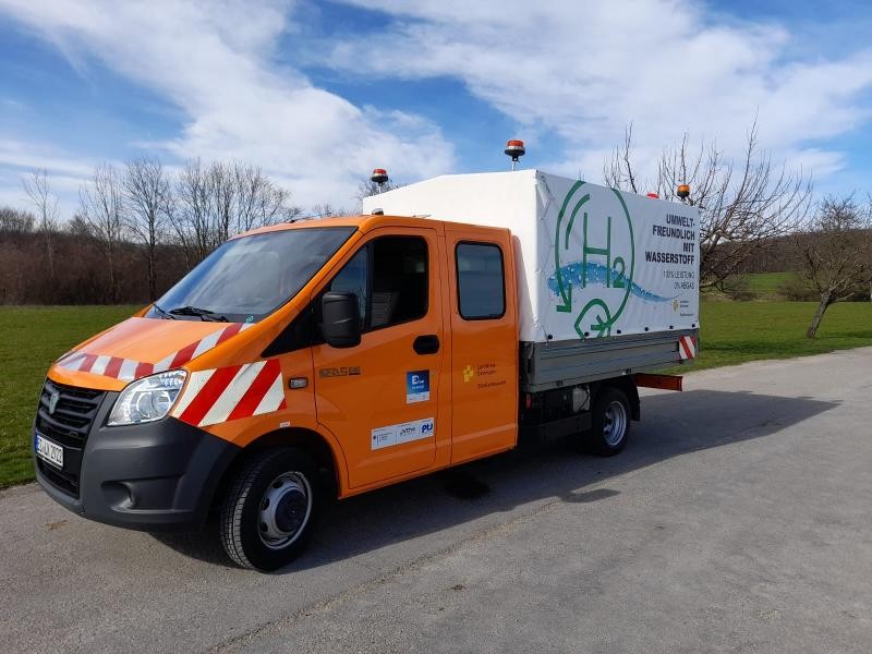 Erstes mit Brennstoffzelle und Wasserstoff betriebenes Fahrzeug der Straßenmeisterei des Landkreises Esslingen