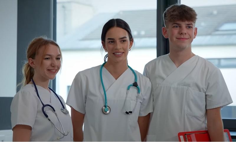 Video: Ein Tag in unserer generalistischen Pflegeausbildung Video: Ein Tag in unserer generalistischen Pflegeausbildung