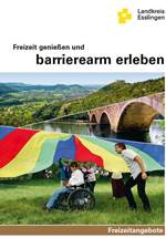 Titelseite der Broschüre "barrierearm Freizeit erleben"