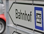 Schild mit Hinweis auf Park + Ride Schild mit Hinweis auf Park + Ride